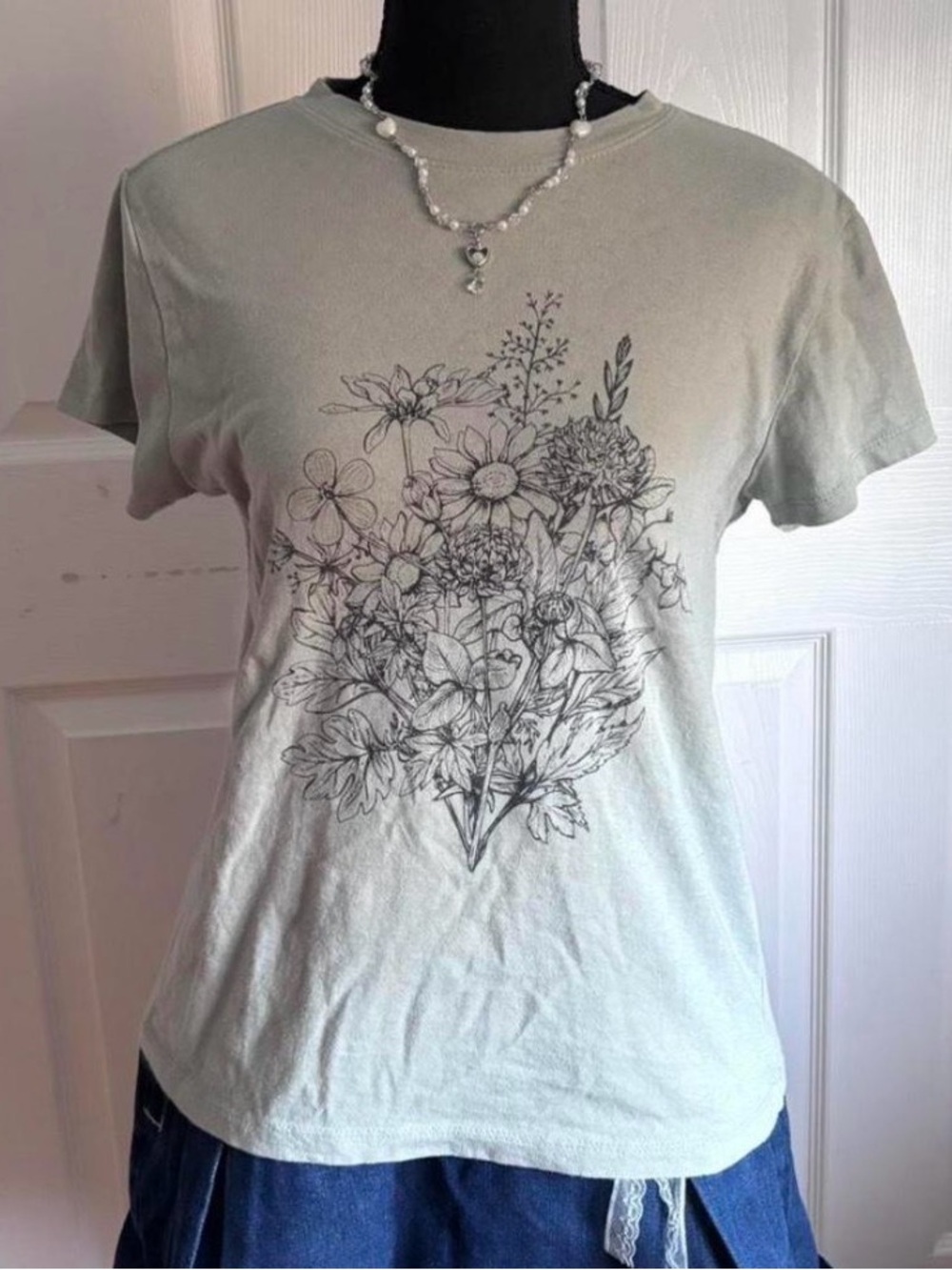 Women's Floral Sketch Crewneck Tee - Light Sage Green